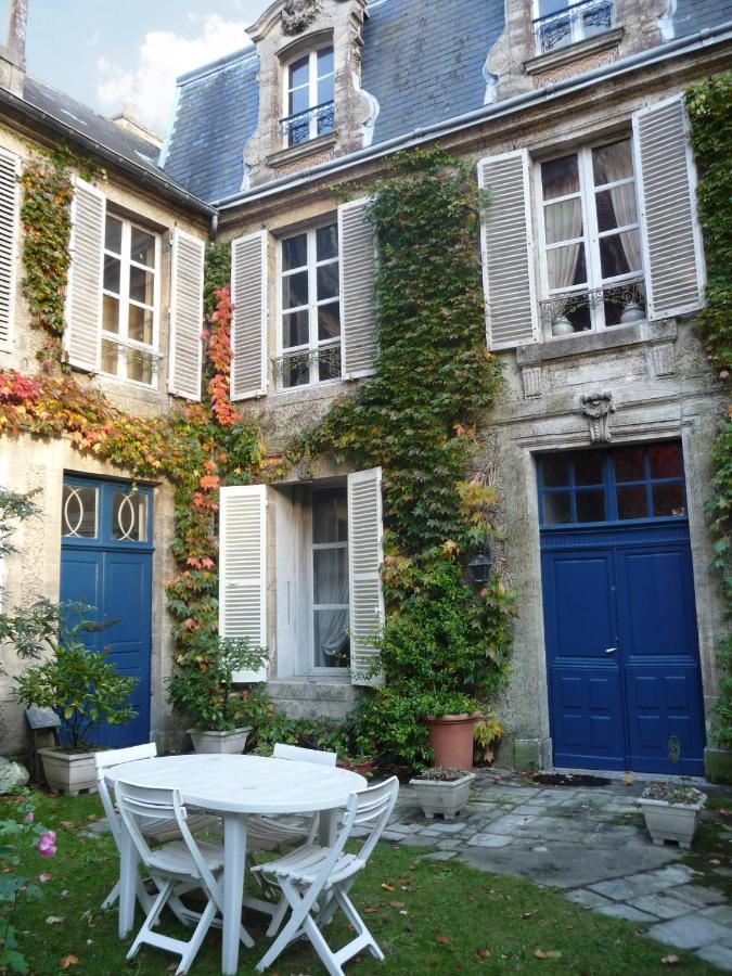 Appartement dans belle demeure ancienne B&B centre de Bayeux vue cathédrale proche plages du débarquement Extérieur photo