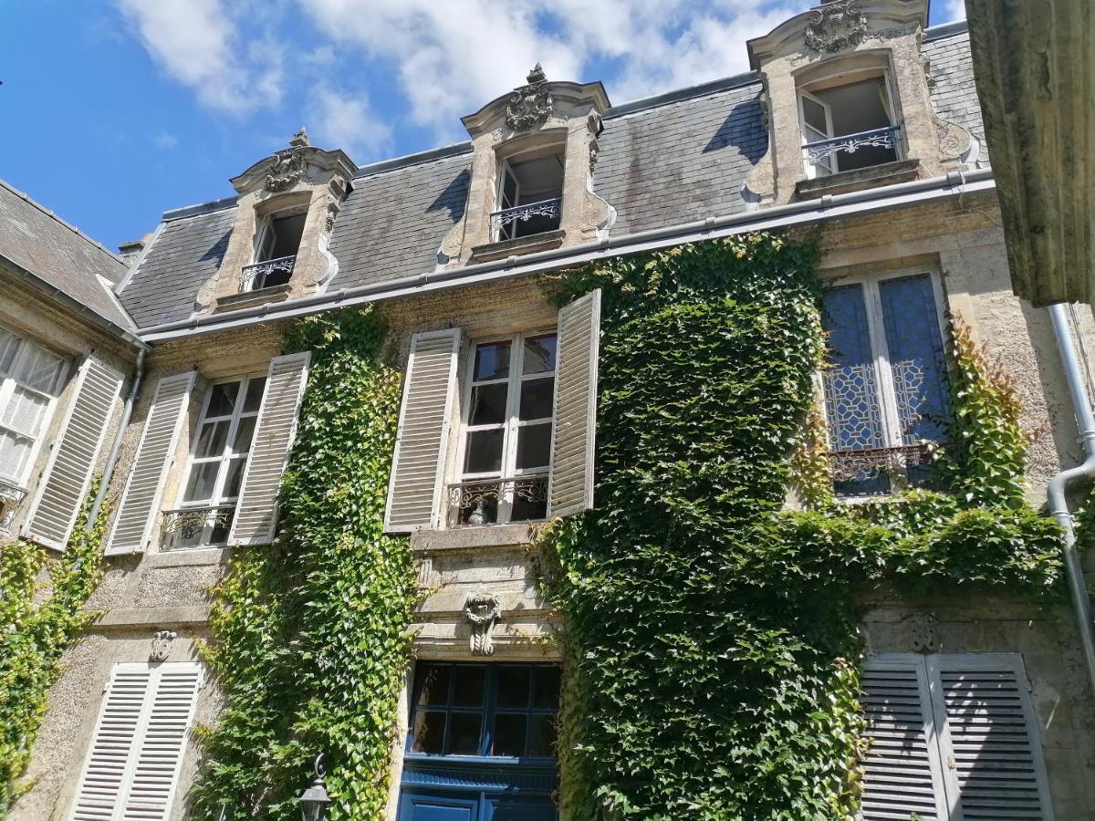 Appartement dans belle demeure ancienne B&B centre de Bayeux vue cathédrale proche plages du débarquement Extérieur photo
